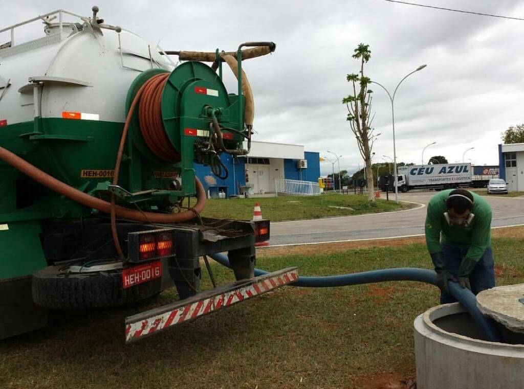 limpa fossa e desentupidora